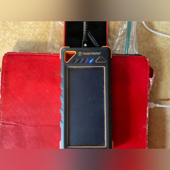 ToughTested: Solar power charger bank withflashlight feature 3 piece bundle/set - Picture 2 of 9